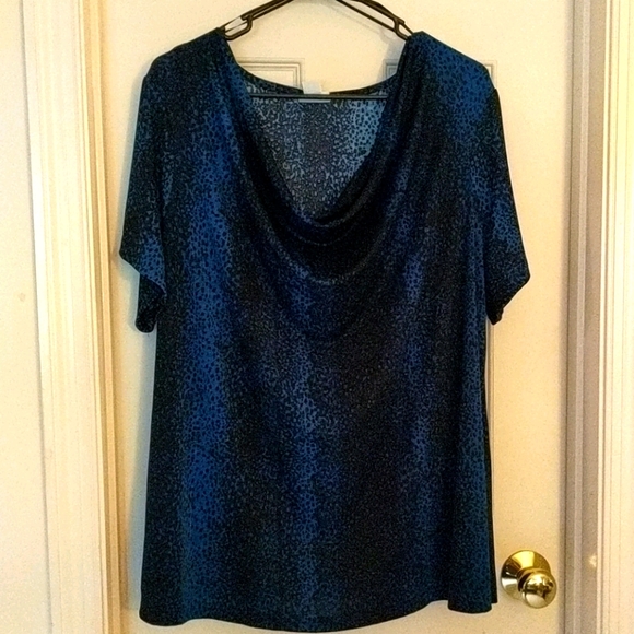 Short sleeved scooped shirt - Picture 1 of 1